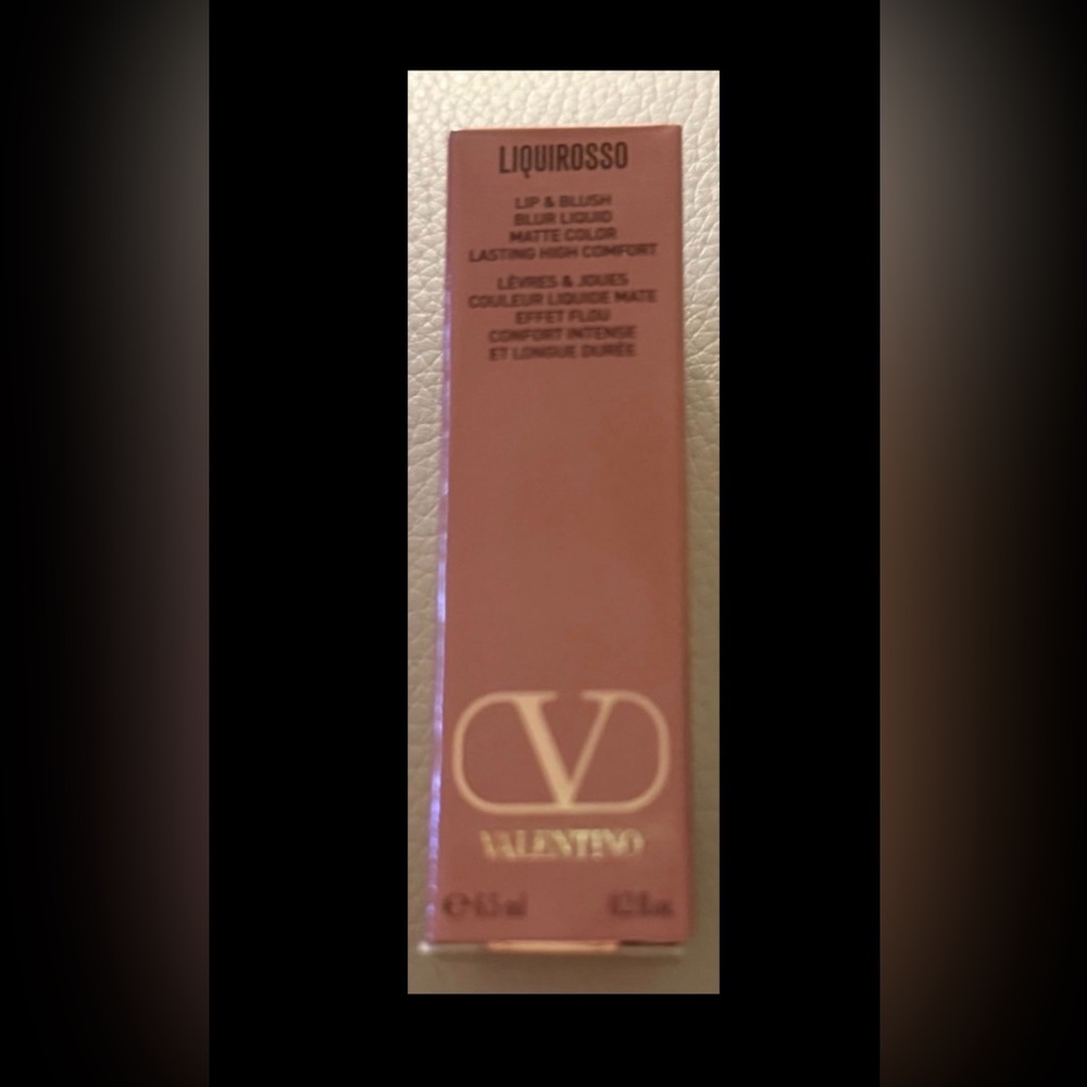 VALENTINO
Liquirosso 2 in 1 Soft Matte Liquid Lipstick

Color: 154A - Going Nude
